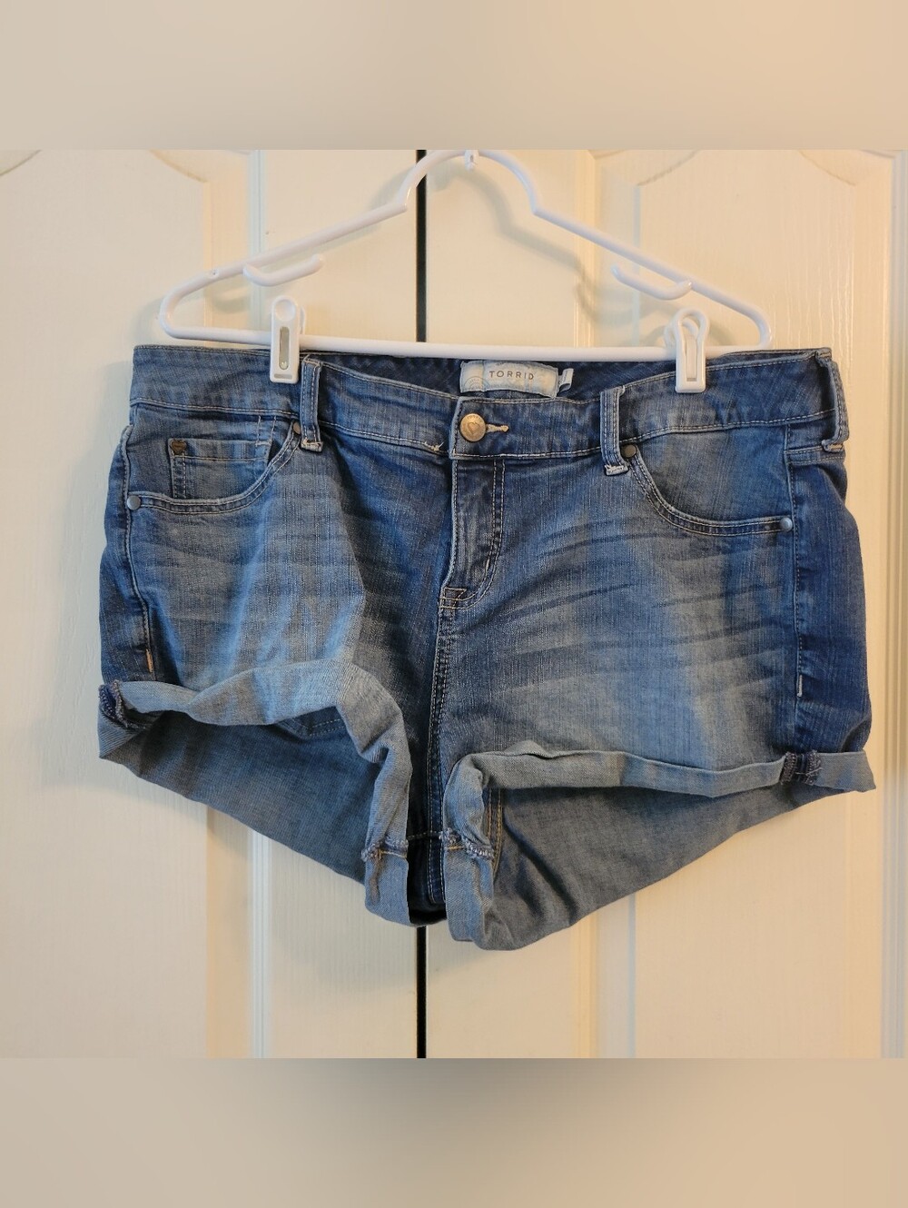 torrid Rolled Cuff Medium Blue Denim Cotton Blend Shorts Ladies 16.